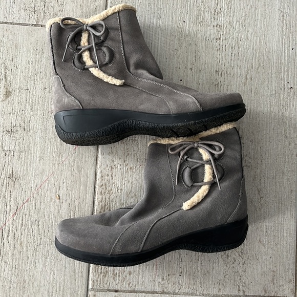 Clarks Angie Madi Women's Bendables Winter Boot Gray Suede Style #35615 size 7.5 - Picture 2 of 6